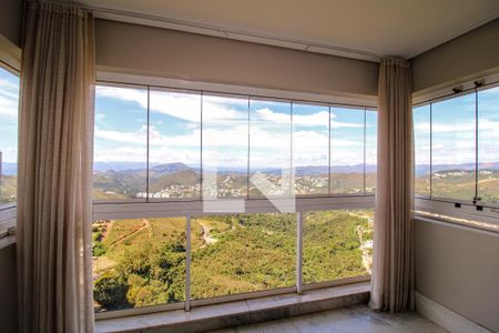 Vista da Sala de apartamento à venda com 3 quartos, 200m² em Vila Castela, Nova Lima