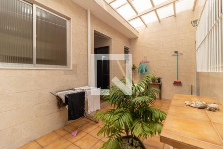 Casa à venda com 120m², 2 quartos e 1 vagaQuintal