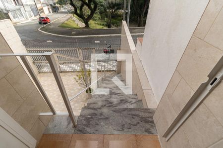 Casa à venda com 120m², 2 quartos e 1 vagaEscada