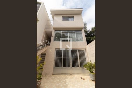 Casa à venda com 120m², 2 quartos e 1 vagaFachada