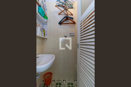 Apartamento à venda com 180m², 3 quartos e 1 vagaÁrea de Serviço - Banheiro