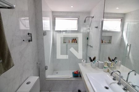 Apartamento à venda com 193m², 3 quartos e 2 vagasBanheiro da Suíte 3