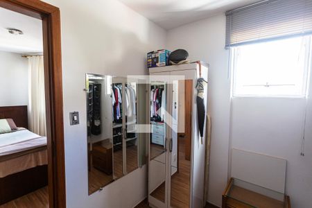 Apartamento à venda com 200m², 3 quartos e 4 vagas Apartamento à venda com 200m², 3 quartos e 4 vagasCloset da Suíte 1