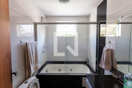 Apartamento à venda com 200m², 3 quartos e 4 vagas Apartamento à venda com 200m², 3 quartos e 4 vagasBanheiro da Suíte 1