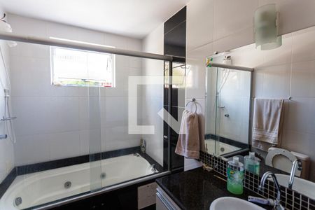 Apartamento à venda com 200m², 3 quartos e 4 vagas Apartamento à venda com 200m², 3 quartos e 4 vagasBanheiro da Suíte 1