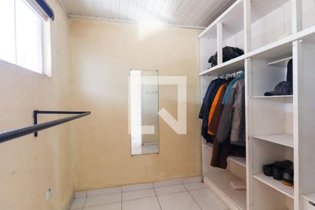 Casa de condomínio para alugar com 260m², 4 quartos e 2 vagasCloset