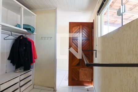 Casa de condomínio para alugar com 260m², 4 quartos e 2 vagasCloset