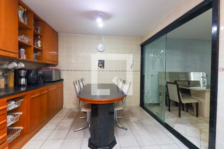 Casa de condomínio para alugar com 260m², 4 quartos e 2 vagasCozinha