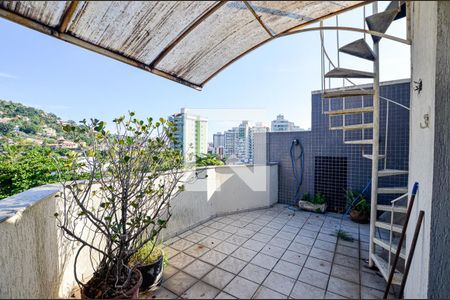 Apartamento à venda com 138m², 2 quartos e 2 vagasVaranda