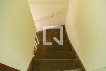 Casa à venda com 200m², 3 quartos e 2 vagasCorredor - Escada