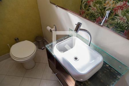 Casa à venda com 200m², 3 quartos e 2 vagasLavabo