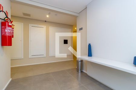 Apartamento à venda com 34m², 2 quartos e sem vaga Apartamento à venda com 34m², 2 quartos e sem vagaHall social