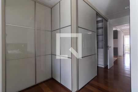 Apartamento para alugar com 213m², 3 quartos e 3 vagas Apartamento para alugar com 213m², 3 quartos e 3 vagasCloset da Suíte 1