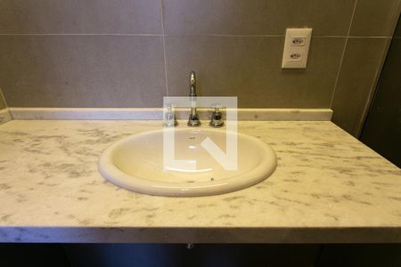 Apartamento à venda com 132m², 3 quartos e 2 vagas Apartamento à venda com 132m², 3 quartos e 2 vagasBanheiro da Suíte