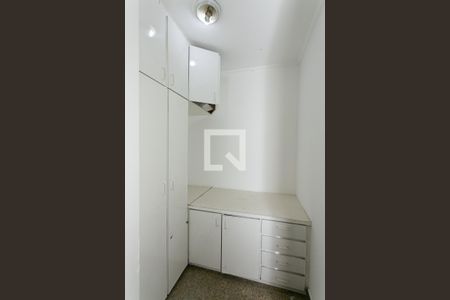 Apartamento à venda com 132m², 3 quartos e 2 vagas Apartamento à venda com 132m², 3 quartos e 2 vagasQuarto de Serviço