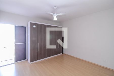 Casa à venda com 180m², 3 quartos e 3 vagas Casa à venda com 180m², 3 quartos e 3 vagasSuíte