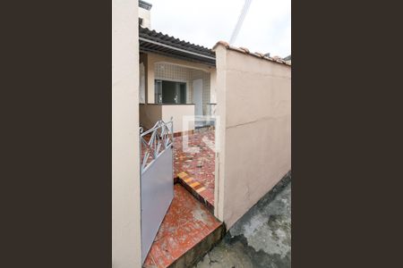 Entrada do imóvel de casa para alugar com 2 quartos, 50m² em Cordovil, Rio de Janeiro