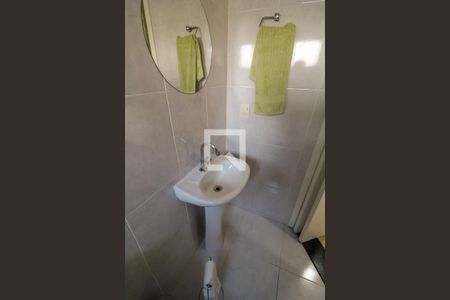 Casa à venda com 100m², 3 quartos e 2 vagas Casa à venda com 100m², 3 quartos e 2 vagasBanheiro da Suíte