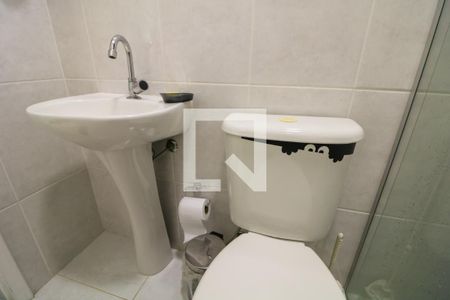 Casa à venda com 100m², 3 quartos e 2 vagas Casa à venda com 100m², 3 quartos e 2 vagasBanheiro