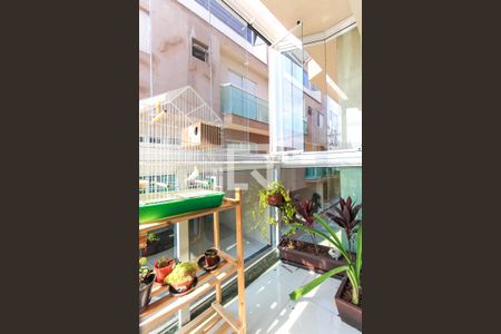 Varanda de casa de condomínio à venda com 4 quartos, 200m² em Vila Invernada, São Paulo