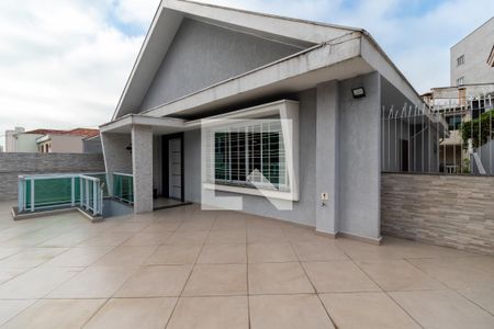 Casa para alugar com 445m², 3 quartos e 3 vagas Casa para alugar com 445m², 3 quartos e 3 vagasVaranda e Entrada Principal