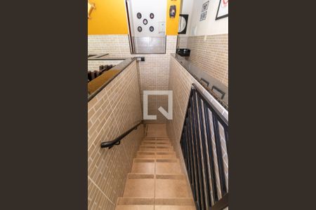 Casa para alugar com 445m², 3 quartos e 3 vagas Casa para alugar com 445m², 3 quartos e 3 vagasEscada