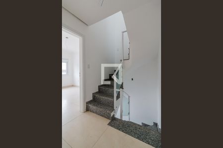 Escada de casa à venda com 2 quartos, 172m² em Aberta dos Morros, Porto Alegre