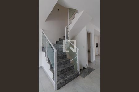 Escada de casa à venda com 2 quartos, 172m² em Aberta dos Morros, Porto Alegre