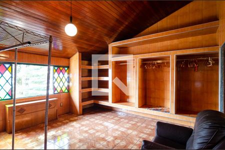 Casa à venda com 600m², 6 quartos e 4 vagas Casa à venda com 600m², 6 quartos e 4 vagasCloset da Suíte 5