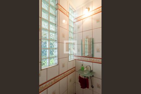 Casa à venda com 600m², 6 quartos e 4 vagas Casa à venda com 600m², 6 quartos e 4 vagasBanheiro Social