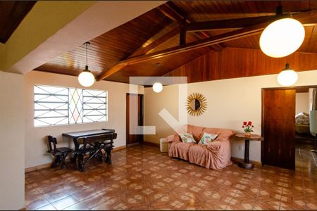 Casa à venda com 600m², 6 quartos e 4 vagas Casa à venda com 600m², 6 quartos e 4 vagasTerraço