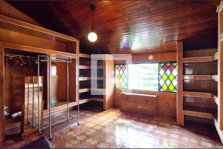 Casa à venda com 600m², 6 quartos e 4 vagas Casa à venda com 600m², 6 quartos e 4 vagasCloset da Suíte 5