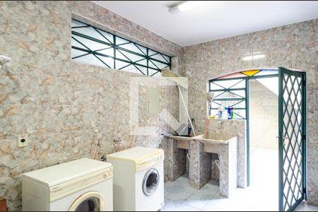 Casa à venda com 600m², 6 quartos e 4 vagas Casa à venda com 600m², 6 quartos e 4 vagasLavanderia