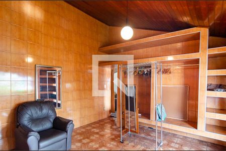 Casa à venda com 600m², 6 quartos e 4 vagas Casa à venda com 600m², 6 quartos e 4 vagasCloset da Suíte 5