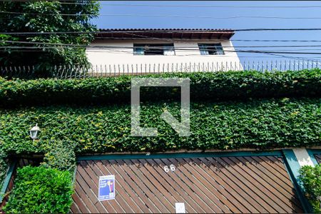 Casa à venda com 600m², 6 quartos e 4 vagas Casa à venda com 600m², 6 quartos e 4 vagasFachada