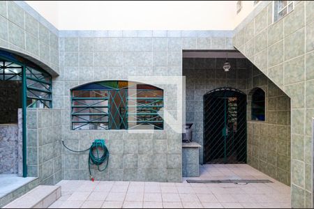 Casa à venda com 600m², 6 quartos e 4 vagas Casa à venda com 600m², 6 quartos e 4 vagasQuintal