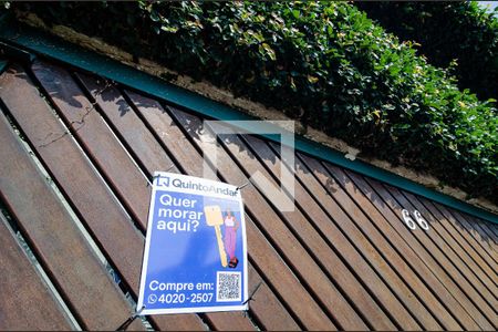 Casa à venda com 600m², 6 quartos e 4 vagas Casa à venda com 600m², 6 quartos e 4 vagasFachada