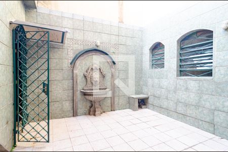 Casa à venda com 600m², 6 quartos e 4 vagas Casa à venda com 600m², 6 quartos e 4 vagasQuintal