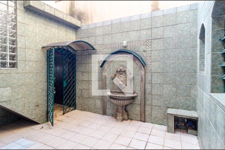 Casa à venda com 600m², 6 quartos e 4 vagas Casa à venda com 600m², 6 quartos e 4 vagasQuintal