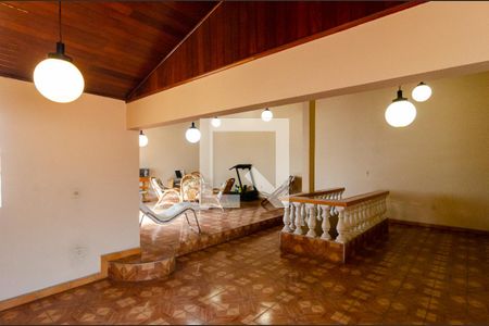 Casa à venda com 600m², 6 quartos e 4 vagas Casa à venda com 600m², 6 quartos e 4 vagasTerraço