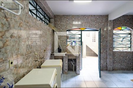 Casa à venda com 600m², 6 quartos e 4 vagas Casa à venda com 600m², 6 quartos e 4 vagasLavanderia