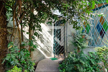 Casa à venda com 600m², 6 quartos e 4 vagas Casa à venda com 600m², 6 quartos e 4 vagasEntrada