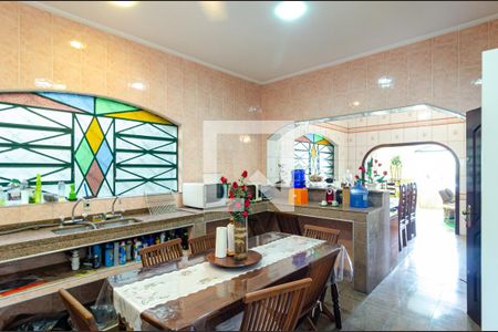 Casa à venda com 600m², 6 quartos e 4 vagas Casa à venda com 600m², 6 quartos e 4 vagasCozinha