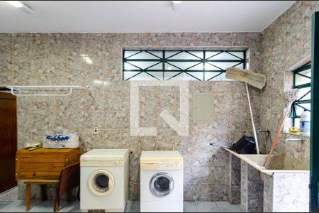 Casa à venda com 600m², 6 quartos e 4 vagas Casa à venda com 600m², 6 quartos e 4 vagasLavanderia