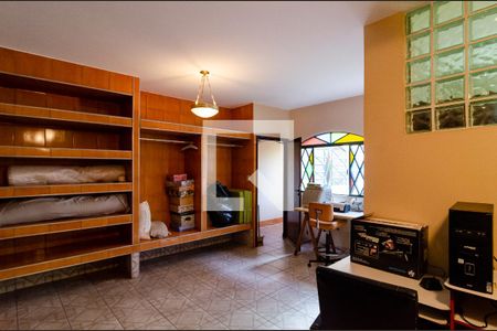 Casa à venda com 600m², 6 quartos e 4 vagas Casa à venda com 600m², 6 quartos e 4 vagasSuíte 3