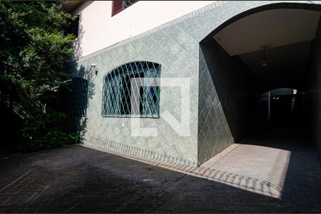 Casa à venda com 600m², 6 quartos e 4 vagas Casa à venda com 600m², 6 quartos e 4 vagasGaragem