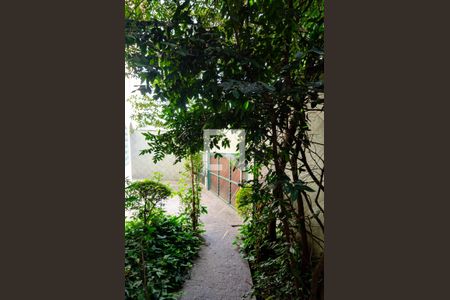 Casa à venda com 600m², 6 quartos e 4 vagas Casa à venda com 600m², 6 quartos e 4 vagasEntrada