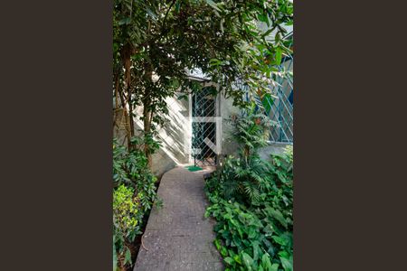 Casa à venda com 600m², 6 quartos e 4 vagas Casa à venda com 600m², 6 quartos e 4 vagasEntrada