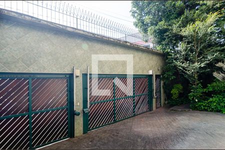 Casa à venda com 600m², 6 quartos e 4 vagas Casa à venda com 600m², 6 quartos e 4 vagasGaragem