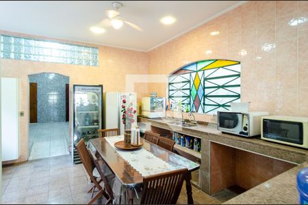 Casa à venda com 600m², 6 quartos e 4 vagas Casa à venda com 600m², 6 quartos e 4 vagasCozinha